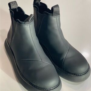 Women’s Black Chelsea Boots